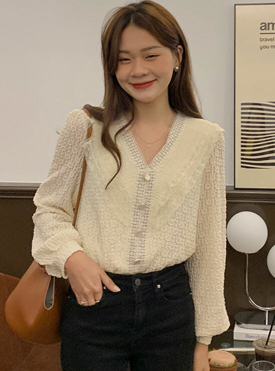 Autumn New Buttons V-Neck Puff Sleeve Lace Blouse5 Autumn New Buttons V-neck Puff Sleeve Lace Blouse 1
