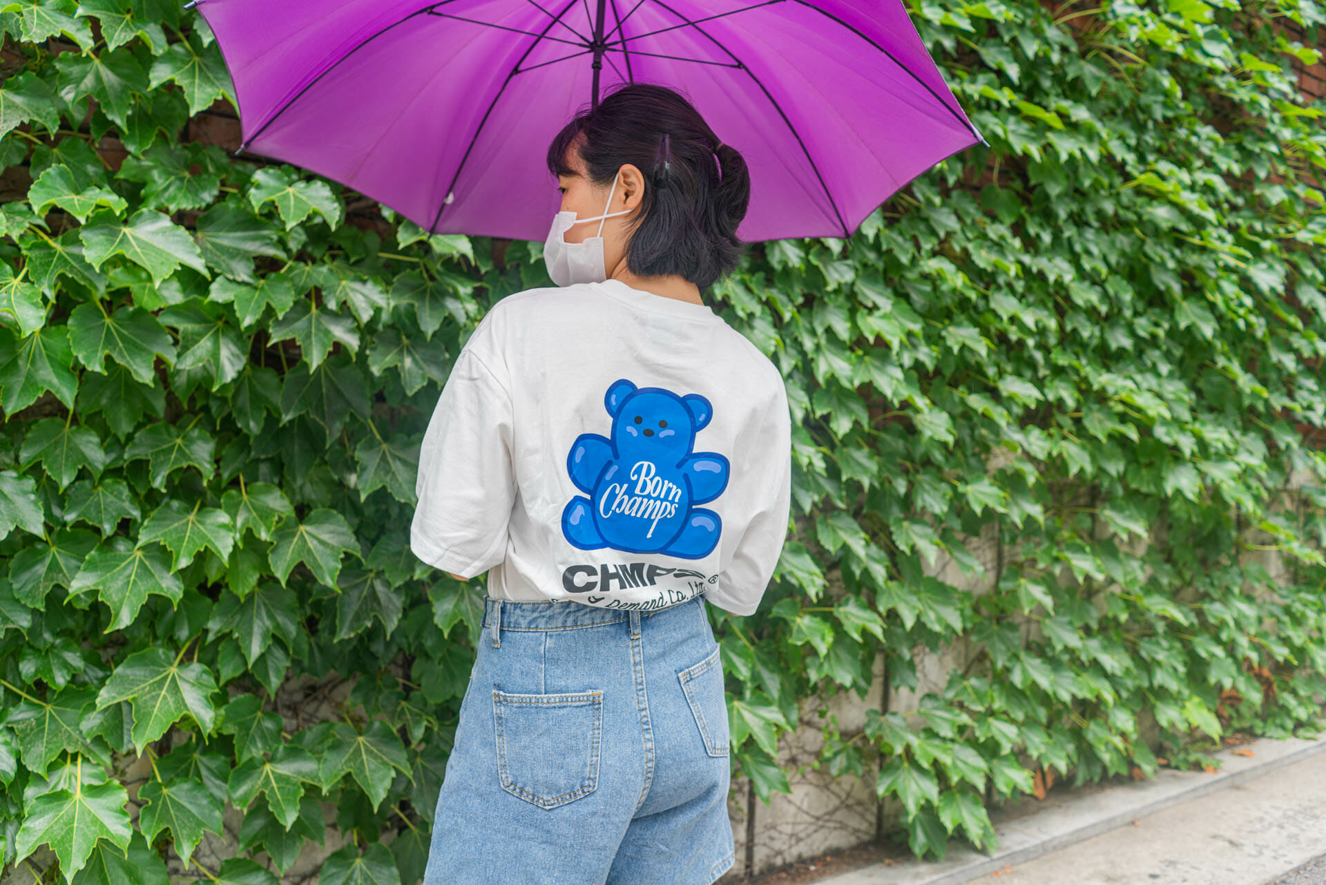 Cute Korean Outfits - 10 You Need To Try! 31 Korean Woman Wearing Born Champs Jelly Bear Shirt
