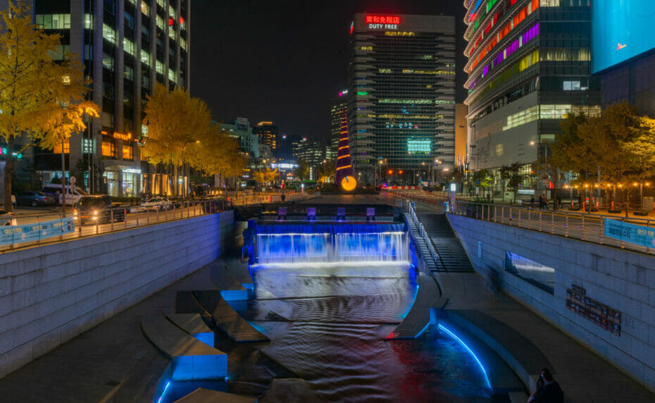 Four Points By Sheraton Josun, Seoul Myeongdong By Marriott International Review 19 Cheonggyecheon Stream in Seoul during evening