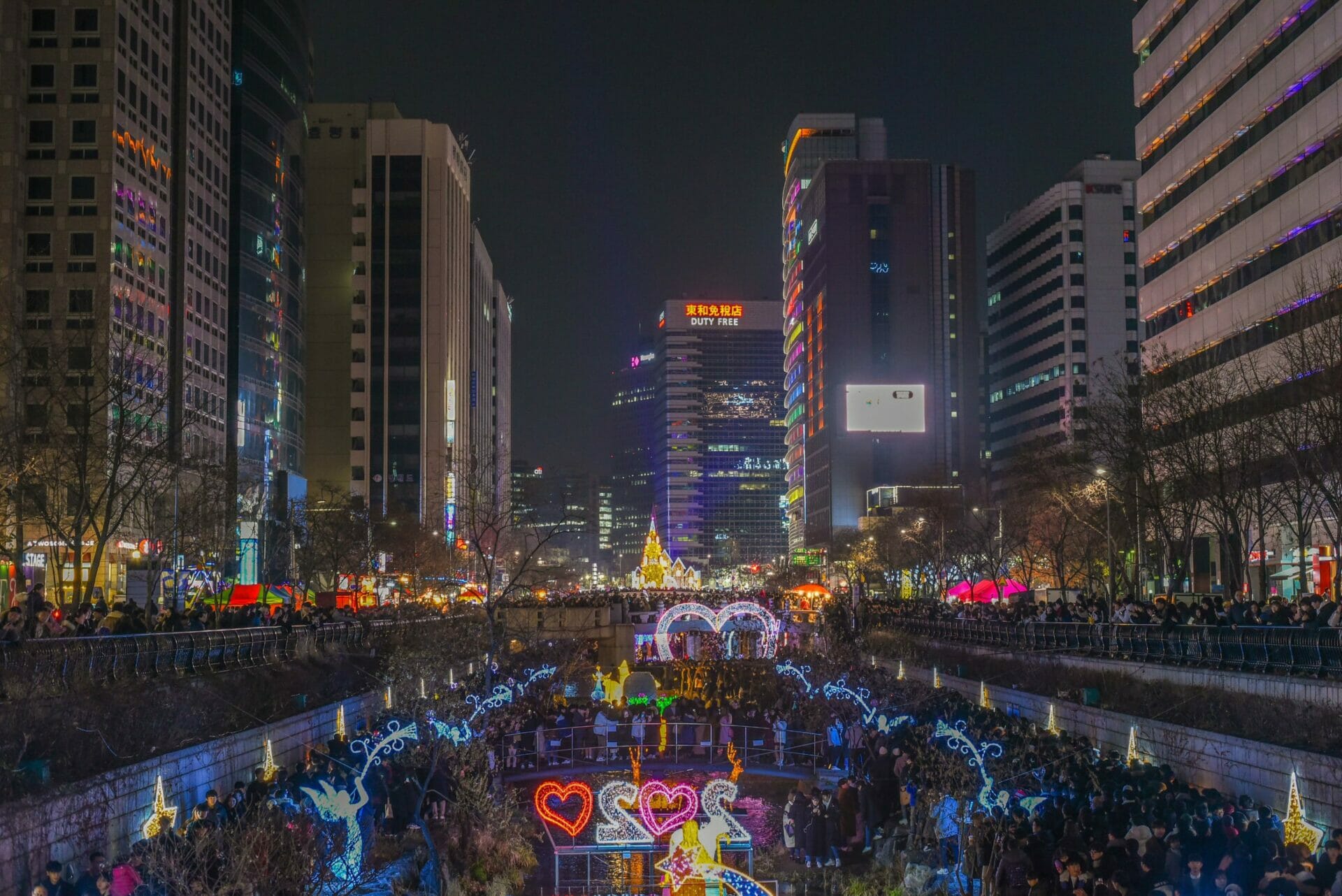 Seoul At Night - Best Views, Activities, Areas And More 21 Light festival att cheongyecheon stream in Seoul