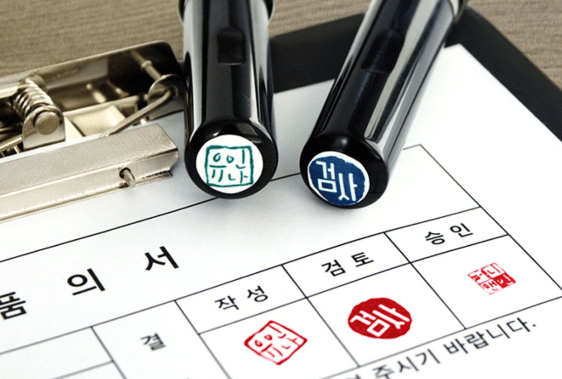 33 Best Korean Gifts - Unique Korean Souvenirs For Friends And Family 15 33 Best Korean Gifts - Unique Korean Souvenirs for Friends and Family 14