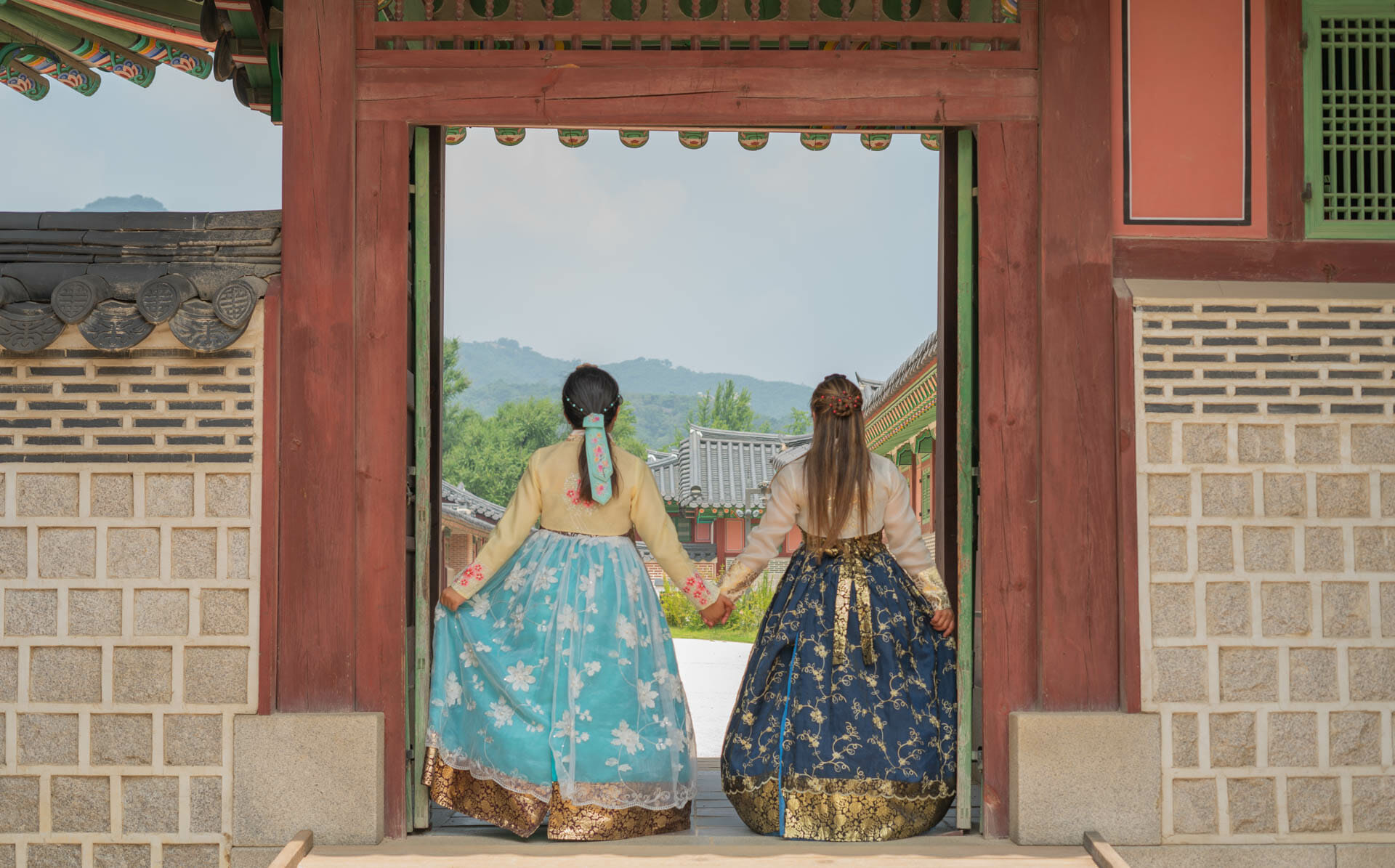 Modern Hanbok Guide - Where To Buy Korean Modern Hanbok, History, And More 5 Hanbok-Gyeongbokgung