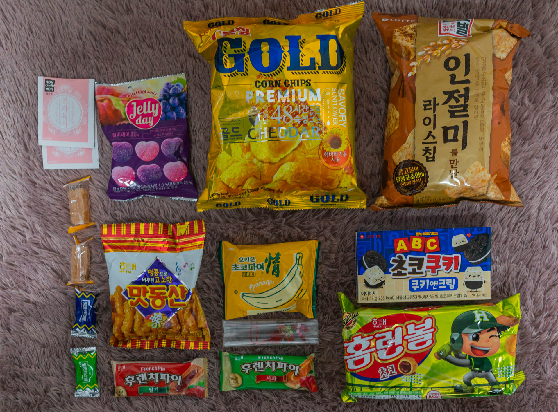 Korea Box Review - K-Pop, Cosmetics, Snacks, And More! 6 Korea Box Review - K-pop, Cosmetics, Snacks, and More! 5