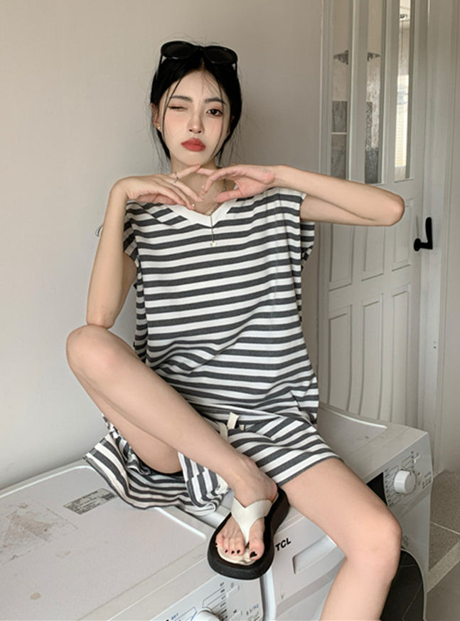 Korea Wholesale 2 Colors V-Neck Stripes Loosen Short Suits Korea 2 Colors V-neck Stripes Loosen Short Suits 6