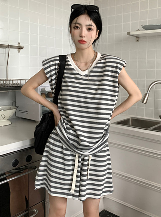Korea Wholesale 2 Colors V-Neck Stripes Loosen Short Suits1 Korea 2 Colors V-neck Stripes Loosen Short Suits 5