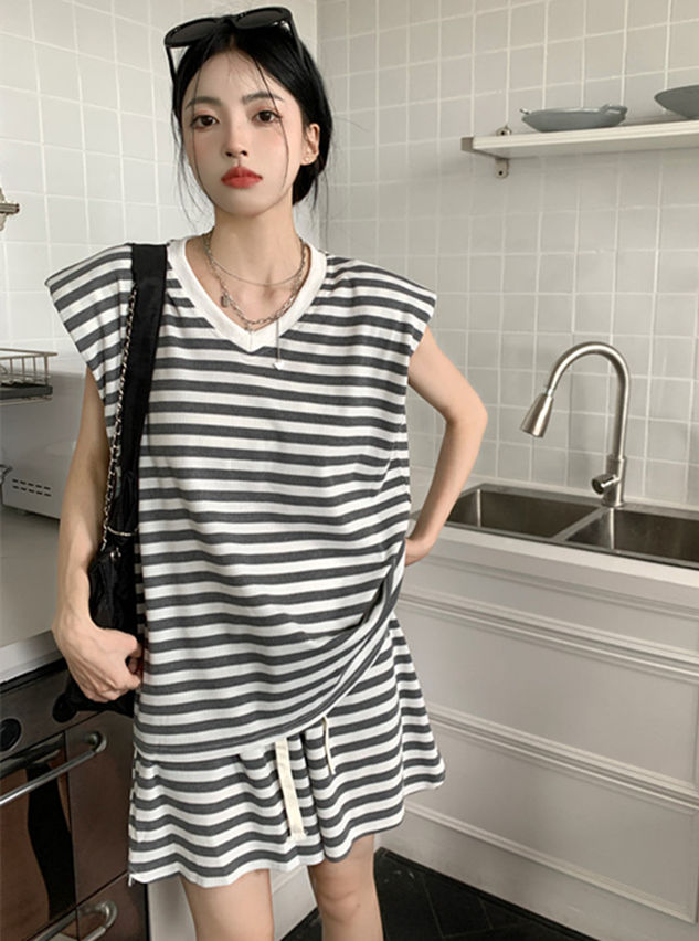 Korea Wholesale 2 Colors V-Neck Stripes Loosen Short Suits2 Korea 2 Colors V-neck Stripes Loosen Short Suits 4