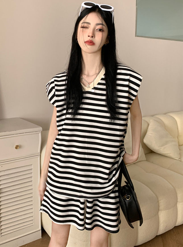 Korea Wholesale 2 Colors V-Neck Stripes Loosen Short Suits5 Korea 2 Colors V-neck Stripes Loosen Short Suits 1