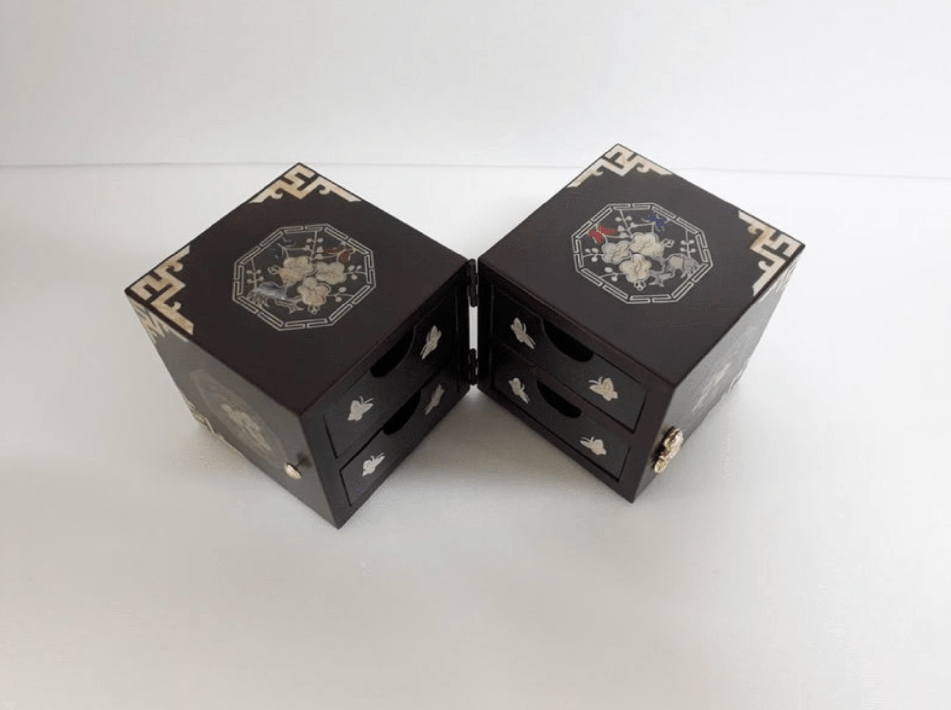 33 Best Korean Gifts - Unique Korean Souvenirs For Friends And Family 13 33 Best Korean Gifts - Unique Korean Souvenirs for Friends and Family 12