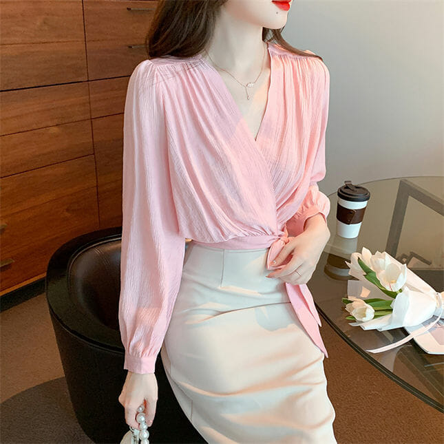 Pretty Women Tie Waist Pleated V-Neck Puff Sleeve Blouse3 Pretty Women Tie Waist Pleated V-neck Puff Sleeve Blouse 3