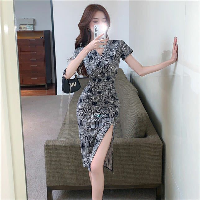 Retro Charming High Waist V-Neck Pleated Flowers Dress3 Retro Charming High Waist V-neck Pleated Flowers Dress 3