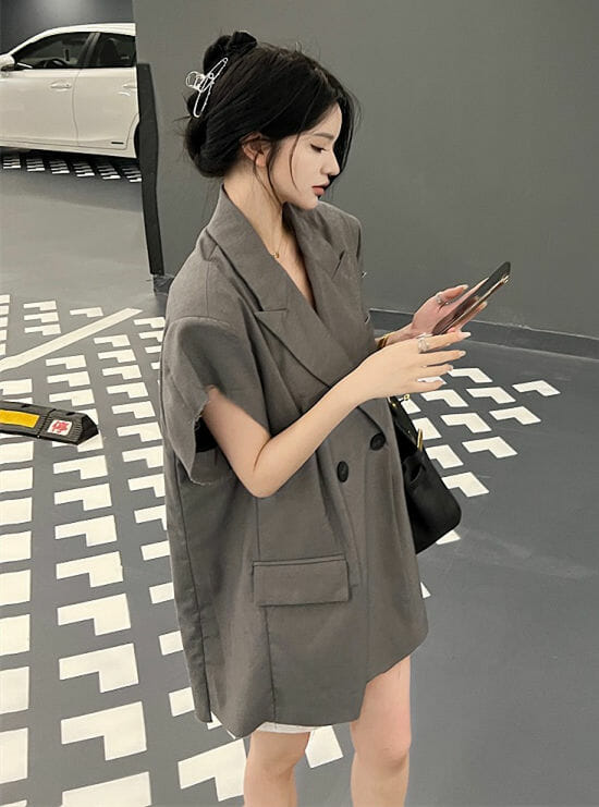 Retro Fashion Tailored Collar Long Coat With Casual Short Pants4 Retro Fashion Tailored Collar Long Coat with Casual Short Pants 3