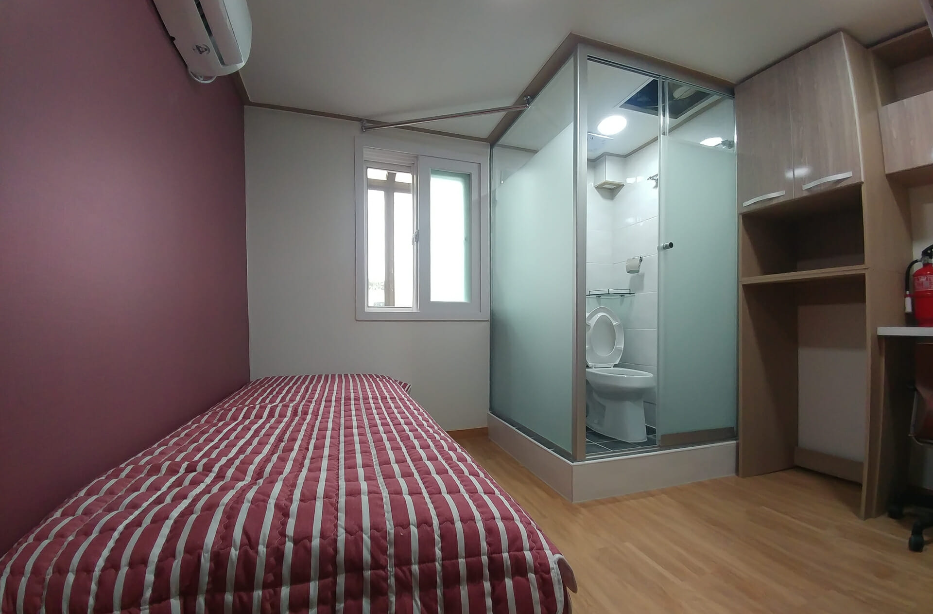 Must-Know English Services For Foreigners In Korea 3 Seoul Goshiwon Large Room
