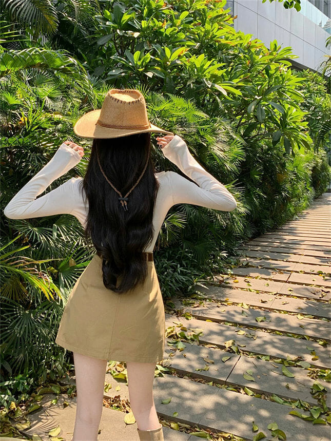 Stylish Girl V-Neck Long Sleeve T-Shirt With Pleated A-Line Skirt Stylish Girl V-neck Long Sleeve T-shirt with Pleated A-line Skirt 6