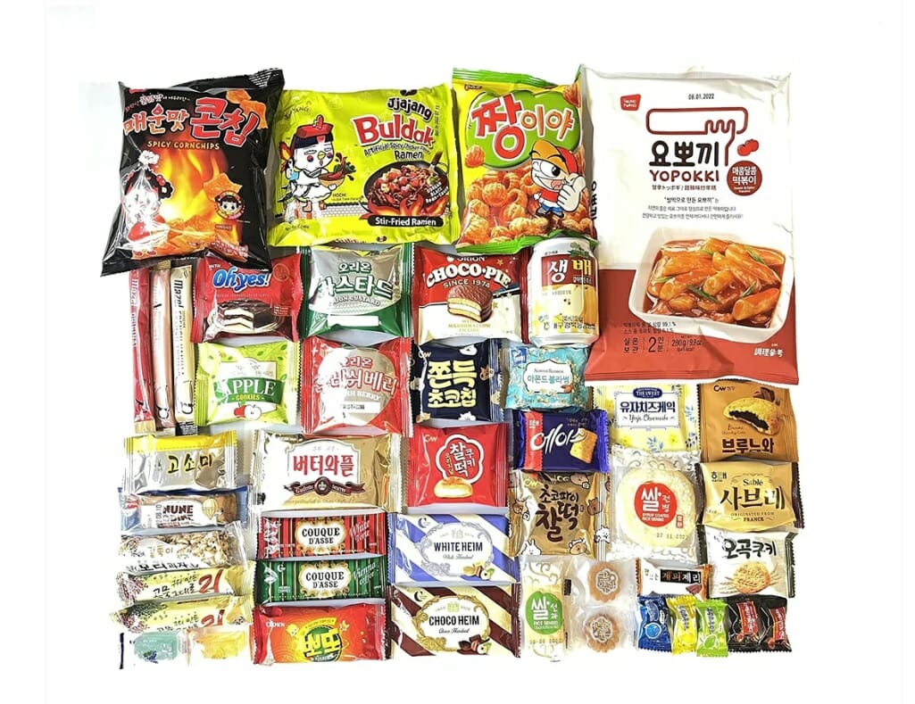 Korean Snack Boxes - 15 Must-Try Mystery Boxes! 9 Korean Snack Boxes - 15 Must-Try Mystery Boxes! 7